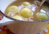 ベジタリアン料理レシピ（洋食）丸ごと玉ねぎのスープ