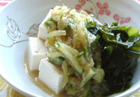 ベジタリアン料理レシピ（和食）わかめと豆腐の味噌きゅうりがけ
