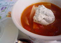 ベジタリアン料理レシピ（洋食）トマトスープON植物性チーズ