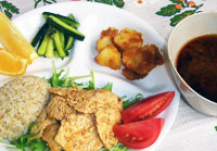 ベジタリアン料理レシピ（和食）生姜焼きとパリパリきゅうりと甘味噌ポテトの玄米ごはんランチ